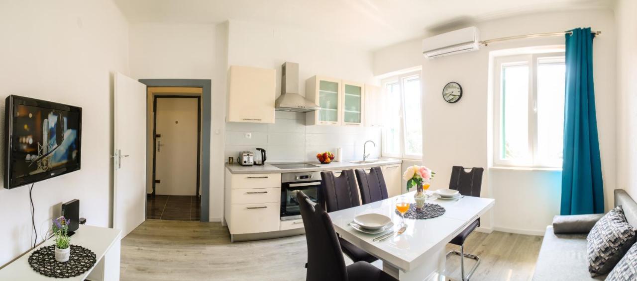 Tonka's Beautiful In Centre Apartment
